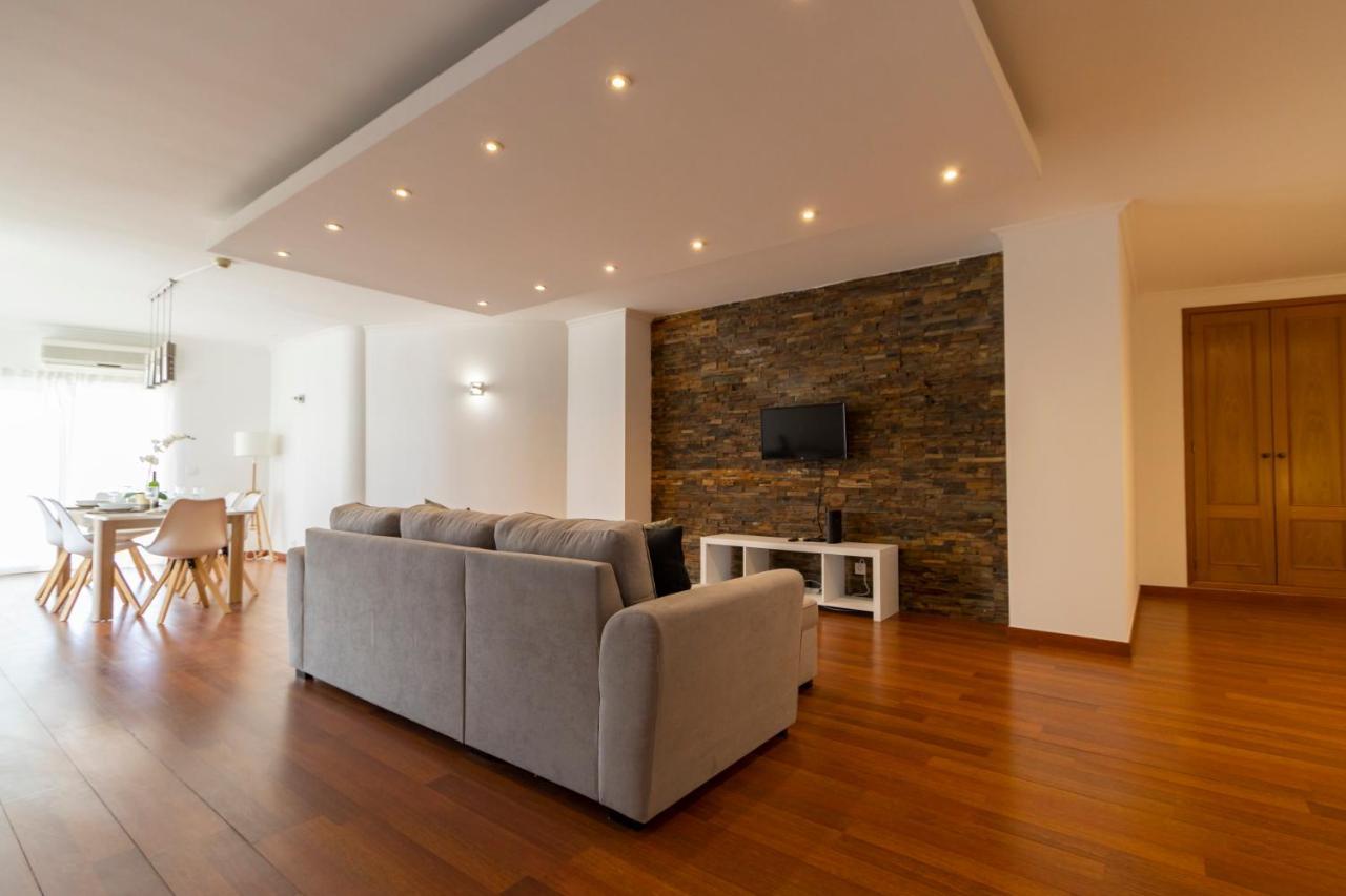 Spaceful Apartment In アルブフェイラ エクステリア 写真